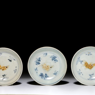 Three Chinese blue and white saucer plates with applied fish, Ming, 15th C.