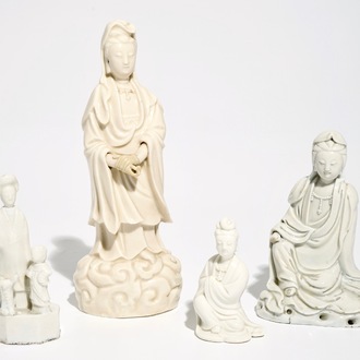 Vier Chinese Dehua blanc de Chine Guanyin figuren, Kangxi en later