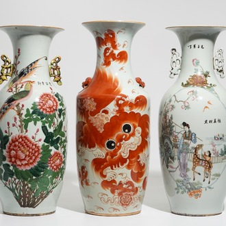 Trois grands vases en porcelaine de Chine famille rose et rouge de fer, 19/20ème