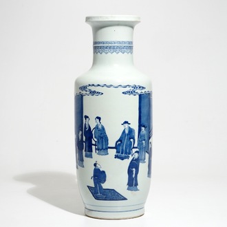 A Chinese blue and white rouleau vase with a court scene, 19/20th C.