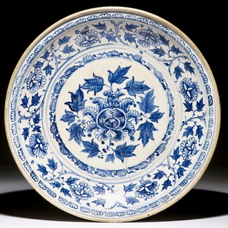 A Vietnamese Annamese blue and white lotus scroll dish, 16th C.