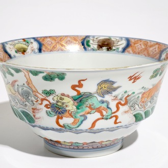 A Chinese famille verte bowl with Buddhist lions, Kangxi