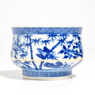 A Chinese blue and white censer with birds among blossoms, 19/20th C.