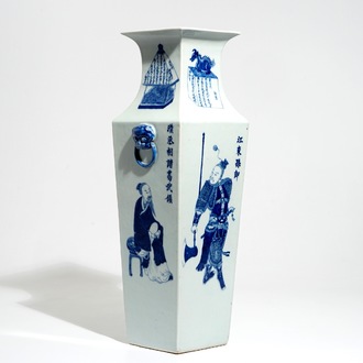 Een vierkante Chinese blauwwitte vaas met Wu Shuang Pu decor, 19e eeuw