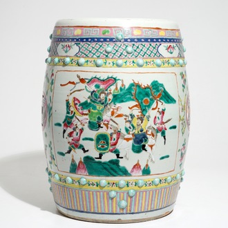 Un tabouret en porcelaine de Chine famille rose à décor de guerriers, 19ème