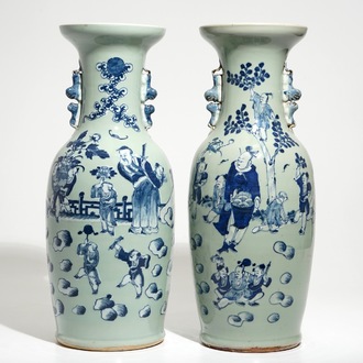 Twee Chinese vazen met blauwwit decor op celadon fondkleur, 19e eeuw