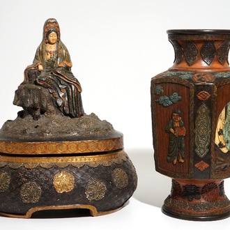 Un vase et une figure de Kannon en céramique japonaise, époque Meiji, 19ème