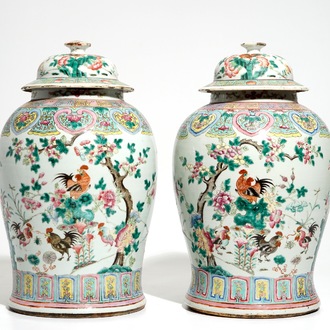 A pair of Chinese famille rose covered jars with roosters, 19th C.