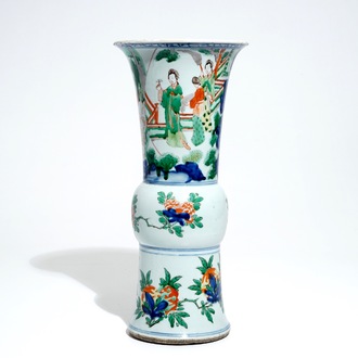 Un vase en porcelaine de Chine wucai de forme gu, Shunzhi, époque Transition