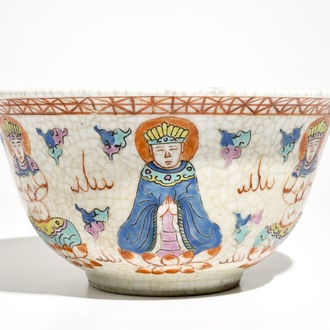 Un bol de style Bencharong en porcelaine de Chine famille rose pour le marché thai, 19ème