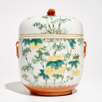 A large Chinese cylindrical box and cover, Qianlong mark, 19/20th C.