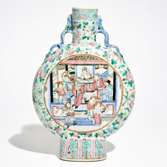 Un vase gourde en porcelaine de Chine famille rose, 19ème