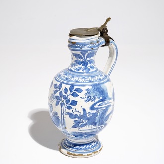 A blue and white chinoiserie jug with pewter lid, Haarlem or Delft, 1st half 17th C.