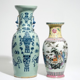 Een fijne Chinese famille rose vaas met figuren en een celadon fond vaas, 19/20e eeuw