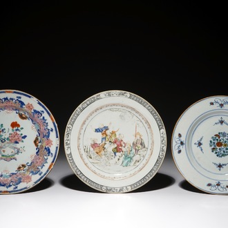 Trois assiettes en porcelaine de Chine famille rose et doucai, Yongzheng/Qianlong