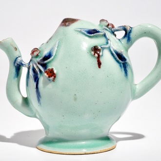 A Chinese red and blue on celadon-ground peach-shaped cadogan teapot, 18/19th C.