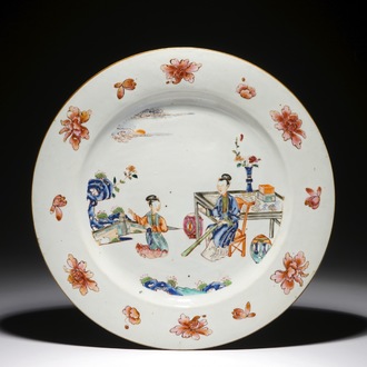 A Chinese famille rose dish with two ladies, Qianlong