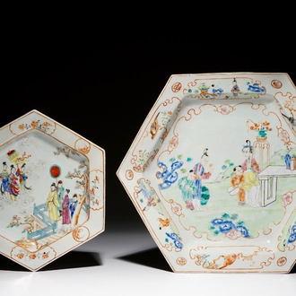 Deux plats hexaogonaux en porcelaine de Chine famille rose aux décors mandarins, Qianlong