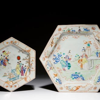 Twee Chinese famille rose hexagonale schotels met mandarijns decor, Qianlong