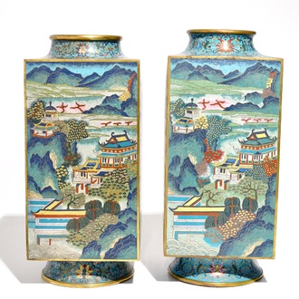 Een paar Chinese cloisonné cong vazen, Qianlong merk, 19/20e eeuw