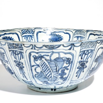 A large Chinese blue and white kraak porcelain bowl with floral design, Wanli