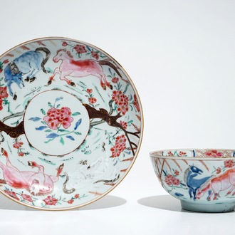 Un bol et une assiette en porcelaine de Chine famille rose à décor de chevaux, Yongzheng