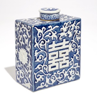 A Chinese blue and white tea caddy and cover with applied design, 19th C.