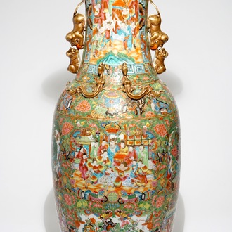 Un très grand vase en porcelaine de Chine famille rose de Canton, 19ème