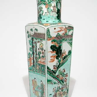 Un grand vase en porcelaine de Chine famille verte, marque de Kangxi, 19ème