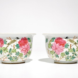 A pair of Chinese qianjiang cai flower pots, 19/20th C.