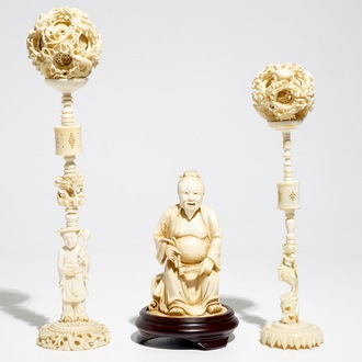 Deux boules de puzzle et une figure d'un sage en ivoire, Chine, 19ème