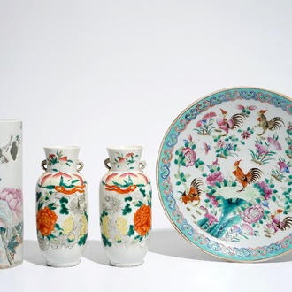 A Chinese famille rose rooster dish, a pair of vases and a qianjiang cai hat stand, 19/20th C.