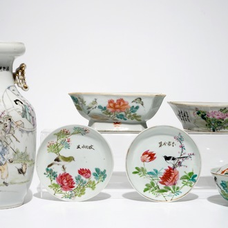 Un lot d'objets en porcelaine de Chine qianjiang cai, 19/20ème