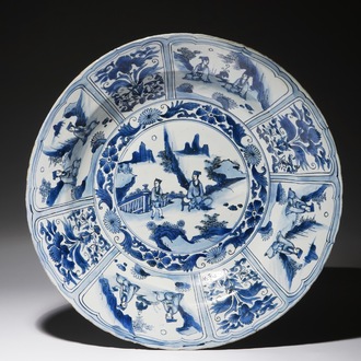 A large Chinese blue and white kraak charger with figural design, Wanli