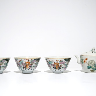 A Chinese qianjiang cai teapot and three famille rose cups, 19th C