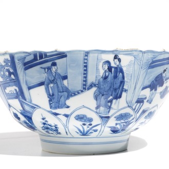 Un bol en porcelaine de Chine bleu et blanc moulé en forme de lotus, marque de Xuande, Kangxi