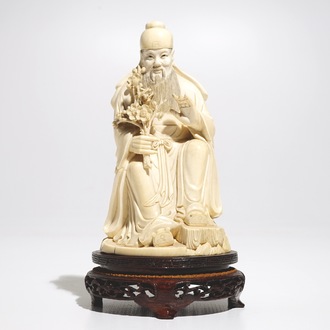 Une figure de Lin Hejing en ivoire sculpté, Chine, début du 20ème