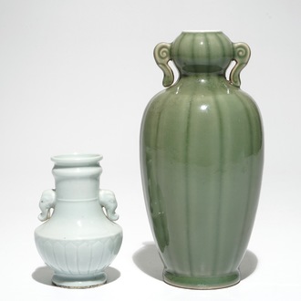 Deux vases en porcelaine de Chine monochrome céladon et de style Qingbai, 19/20ème