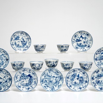 Sept tasses et neuf soucoupes en porcelaine de Chine bleu et blanc, Kangxi