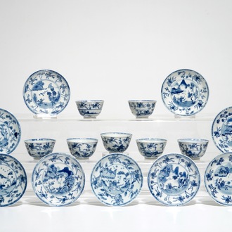 Sept tasses et neuf soucoupes en porcelaine de Chine bleu et blanc, Kangxi