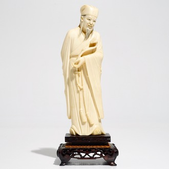 Une figure d'un sage en ivoire sculpté, Chine, 19ème