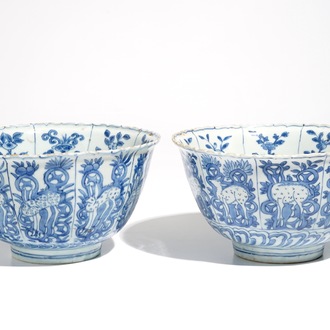 A pair of Chinese blue and white kraak porcelain deer bowls, Wanli