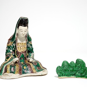 A Chinese verte biscuit model of a Guanyin, Kangxi and a green-glazed brush rest, 19th C.