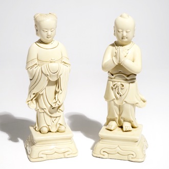 Een paar Chinese blanc de Chine beelden van een jongen en een meisje, 20e eeuw