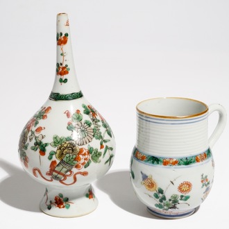 A Chinese famille verte sprinkler and a mug, Kangxi