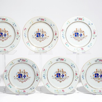 Six assiettes armoiriées en porcelaine de Chine famille rose, Qianlong