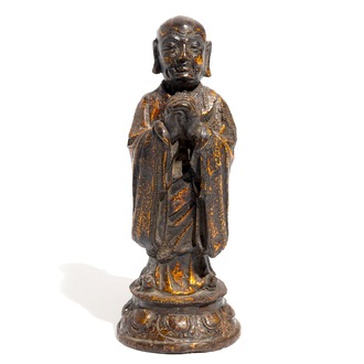 Un modèle d'un moine en bronze doré et laque, Chine, Dynastie Ming