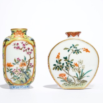 Deux tabatières en porcelaine de Chine famille rose, marques de Qianlong 19/20ème