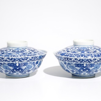 A pair of Chinese blue and white covered bowls with stylised dragon design, 19th C.