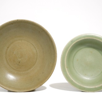 Deux coupes lotus en porcelaine de Chine céladon de Longquan, Ming